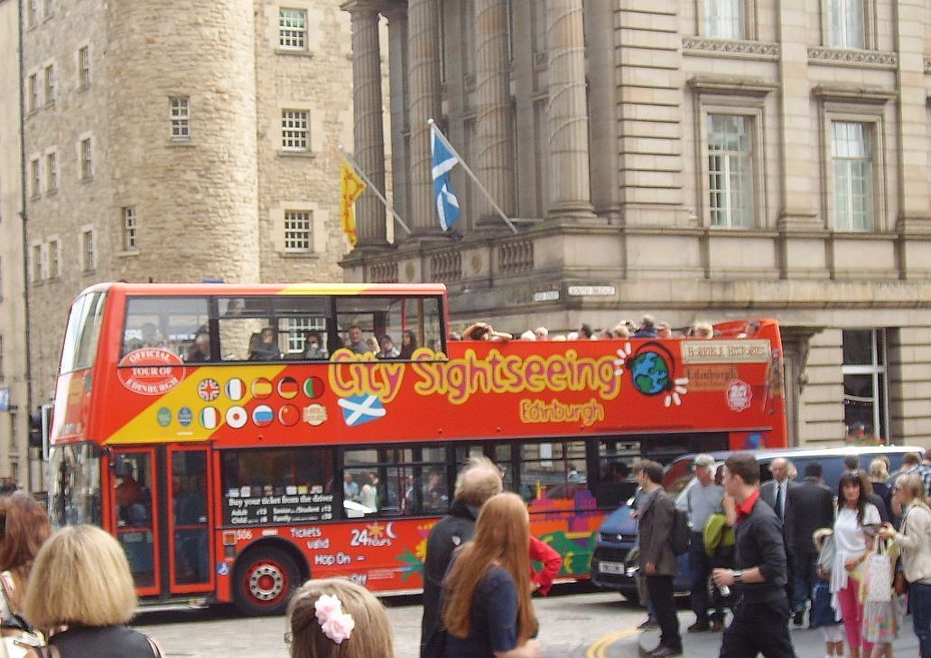 Sightseeing-Bus in Edinburgh Sightseeing-Bus in Edinburgh